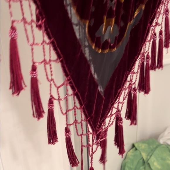 Sheer black burn out with burgundy velvet. Very bohemian with the tassels. - Picture 7 of 7